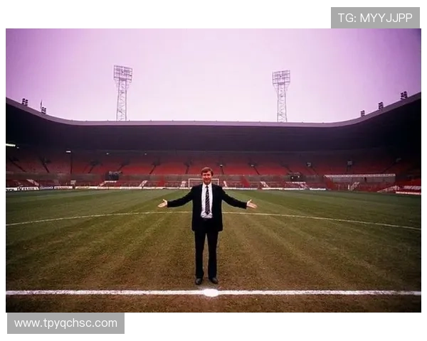 足球明星卡乐士的传奇之路与球场背后的奋斗故事 足球明星卡乐士的传奇之路与球场背后的奋斗故事