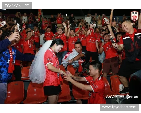 今日足球明星浪漫求婚成功甜蜜瞬间感动全场引发热议